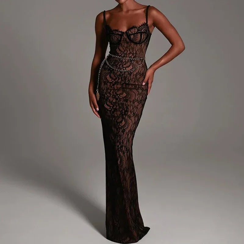 Robe de soirée élégante et sensuelle, ornée de dentelle brodée