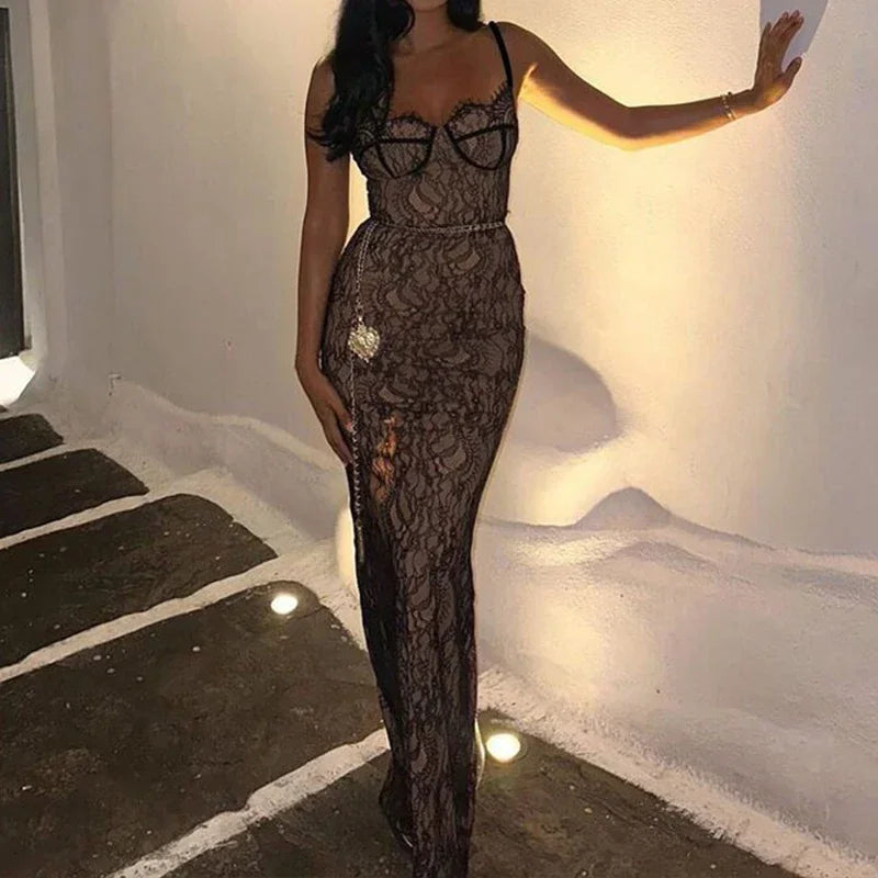 Robe de soirée élégante et sensuelle, ornée de dentelle brodée