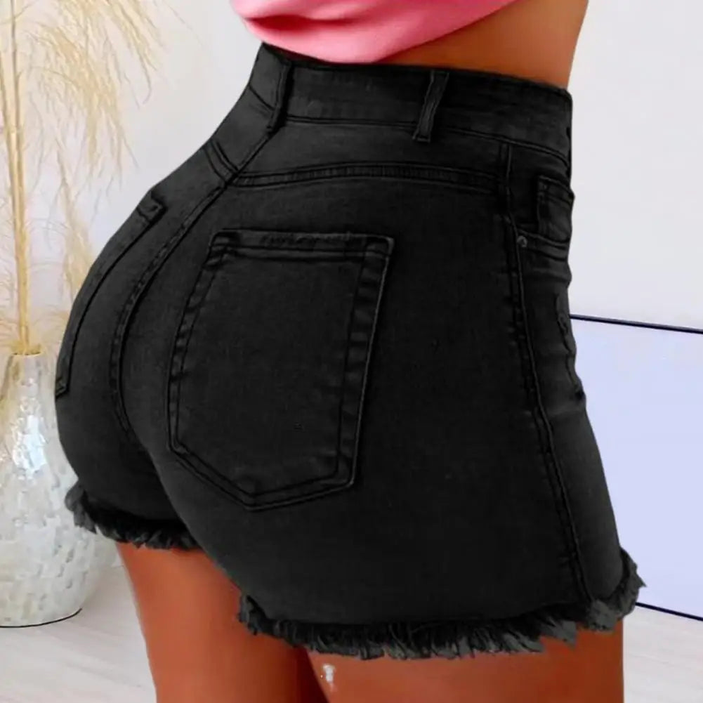Slim short en jean légé. Parfait pour l'été.