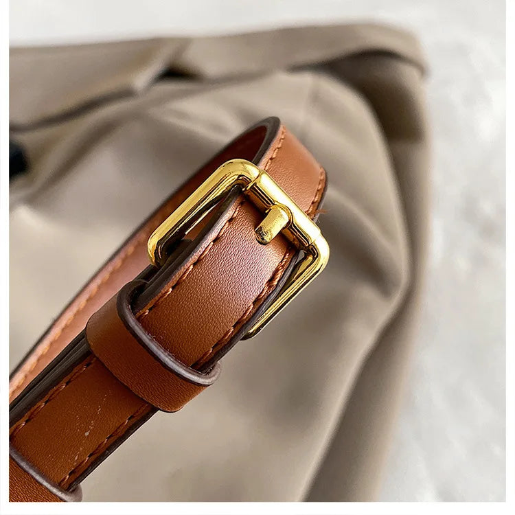 Sac de luxe élégant avec cordon de serrage et bandoulière