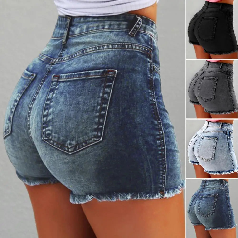 Slim short en jean légé. Parfait pour l'été.