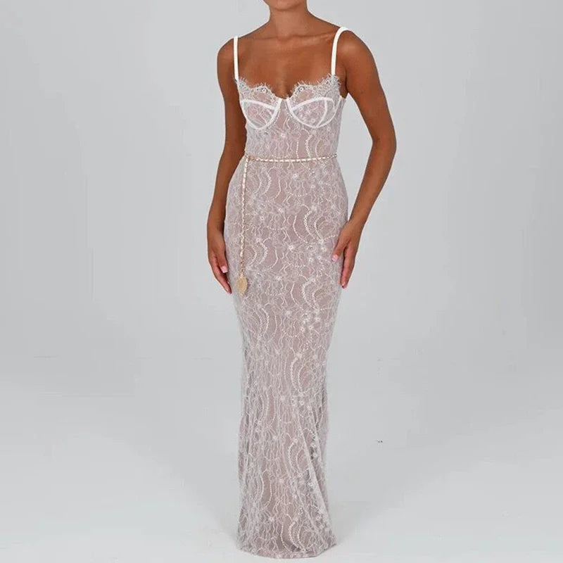 Robe de soirée élégante et sensuelle, ornée de dentelle brodée